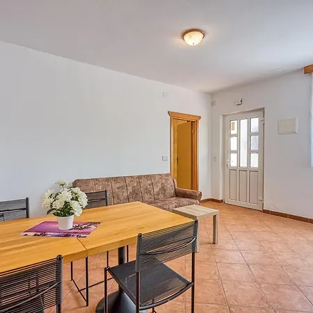Marinka Porec Nova Vas (Porec)